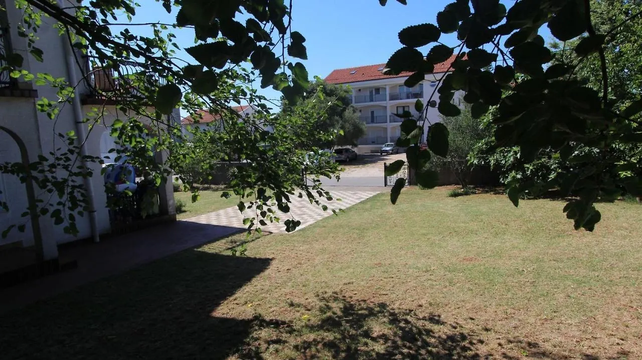 Apartments Lastavica 马林斯卡 招待所