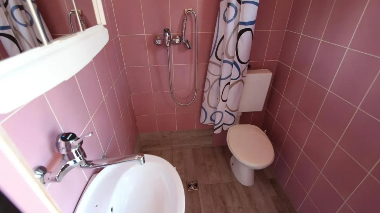 Apartments Lastavica 말린스카