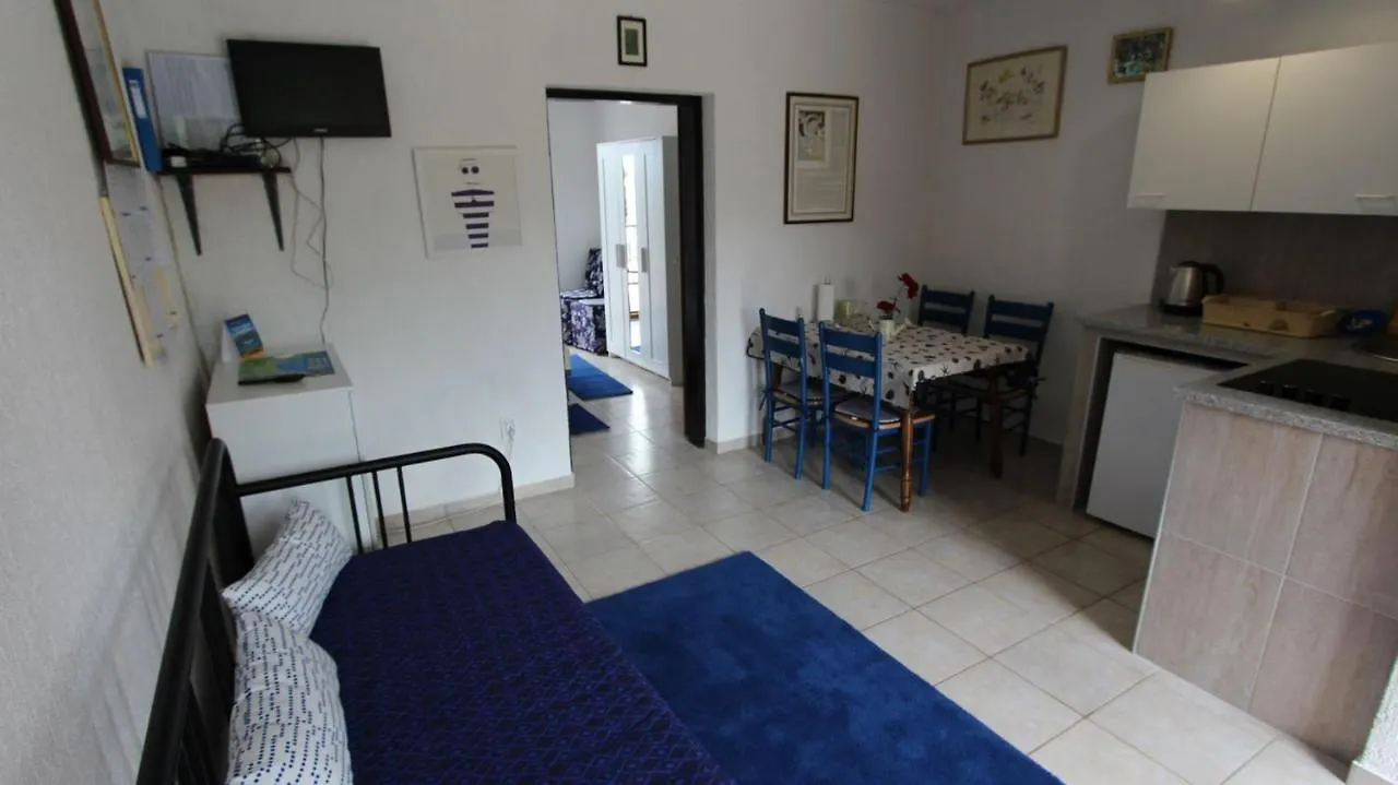 Apartments Lastavica 말린스카